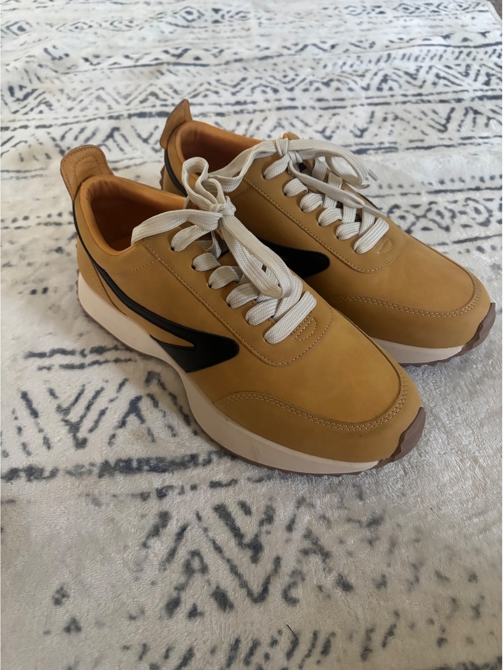 Project Cloud Men's Sneakers Size 9 US / 39.5 EU - Tan with Black Accent